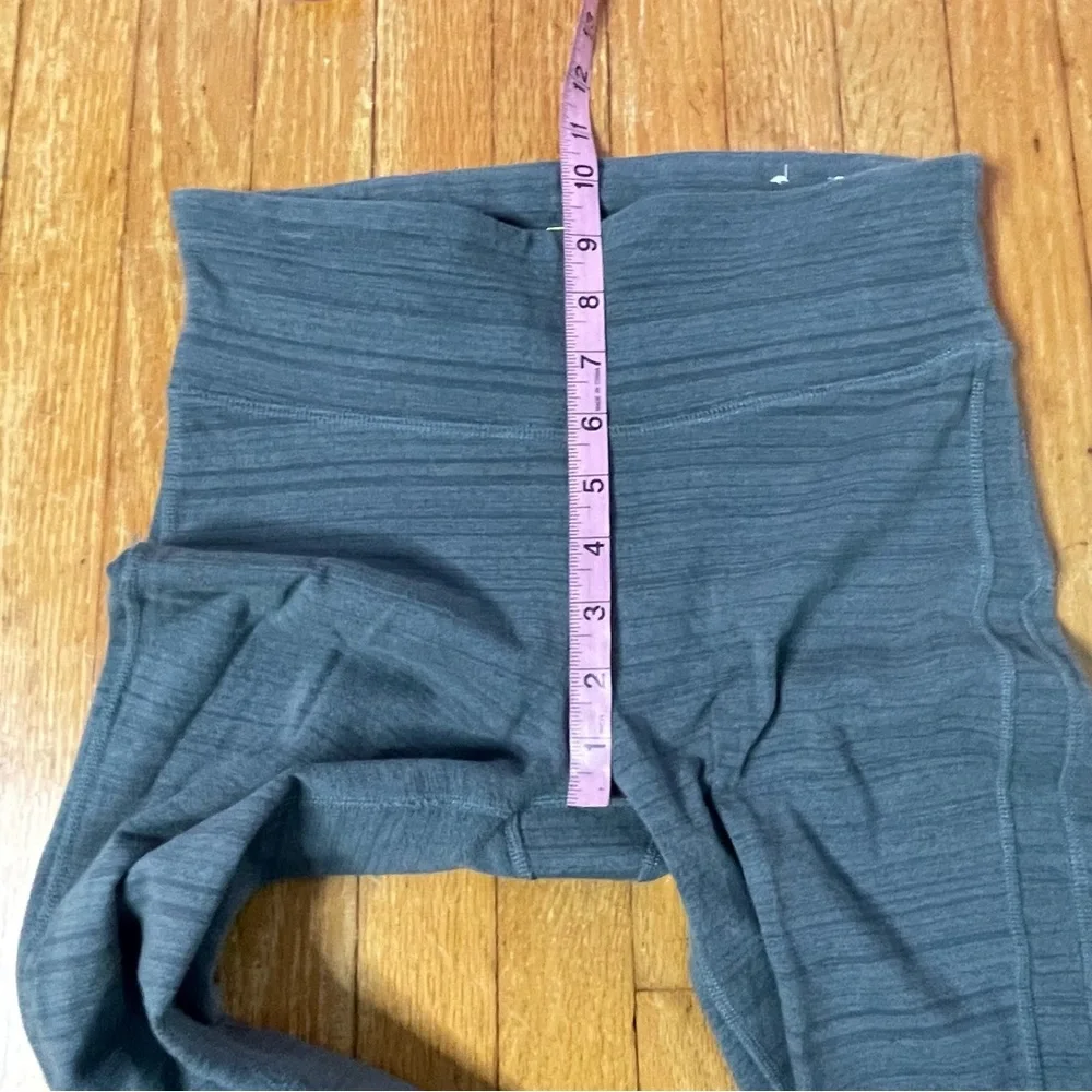 Xersion Cropped Athletic Leggings Size Medium - Picture 5 of 8
